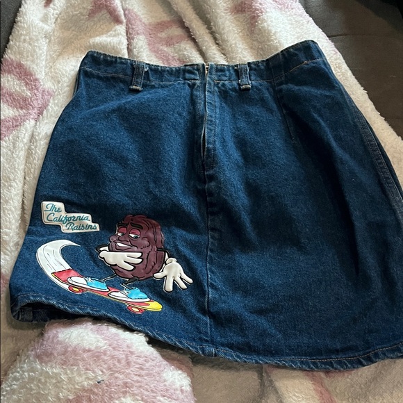 B52 Vintage Denim Skirt w/ California Raisin Appliqué— Women’s 5/6 - Picture 1 of 3